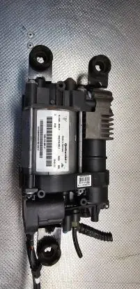 Porsche Macan (95B) Air suspension compressor/pump 95B616006C