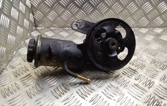 Toyota Yaris Power steering pump 