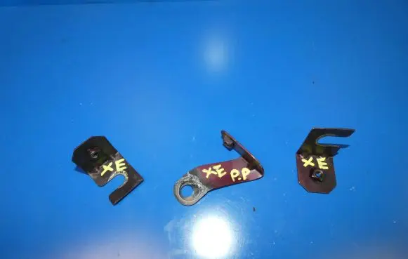 Jaguar XE Fender mounting bracket