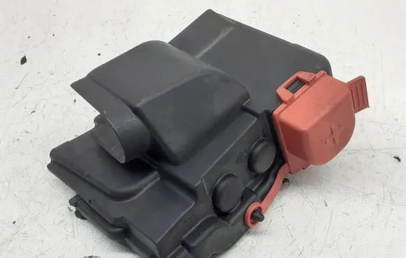 BMW 5 G30 G31 Other engine bay part 9358011