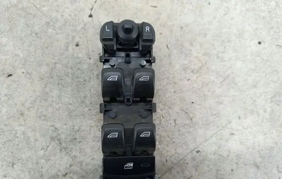 Volvo V70 Quarter vent window switch 31272004