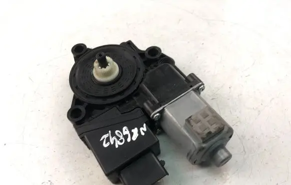 KIA Optima Front door window regulator motor 82460D4000