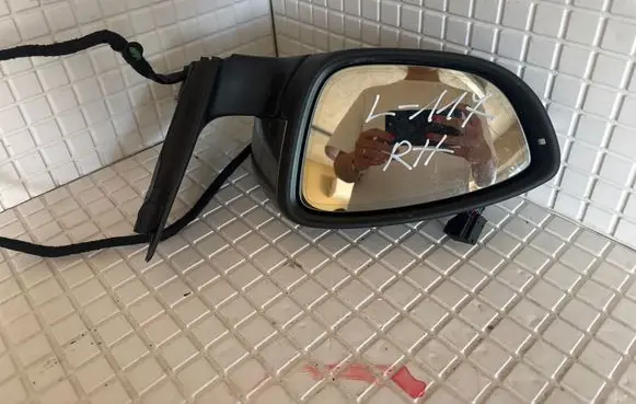 Volkswagen PASSAT B7 Front door electric wing mirror 3C0857933A