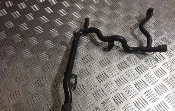 Volkswagen PASSAT B6 Engine coolant pipe/hose