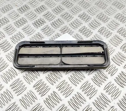 Quarter panel pressure vent