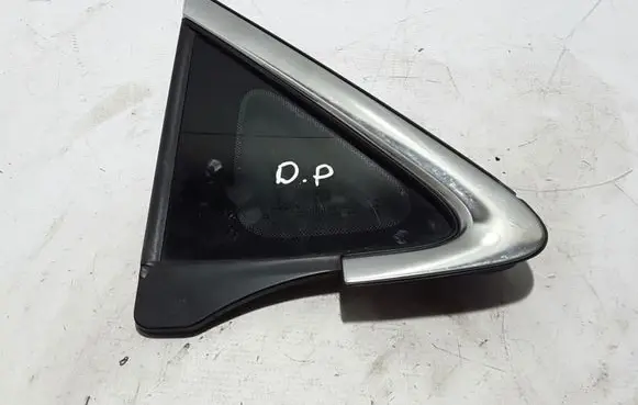 Chrysler Pacifica Front triangle window/glass 68227746AC