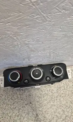 Renault Megane III Climate control unit E1072183A