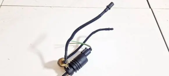 Volkswagen Golf IV Windscreen/windshield washer pump