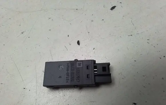 Opel Insignia A AUX in-socket connector 13317917 13317017