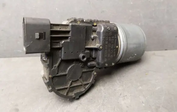 Volkswagen Golf IV Wiper motor 1J1955113B