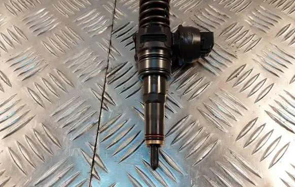 Skoda Roomster (5J) Fuel injector 0414720314 038130073BP