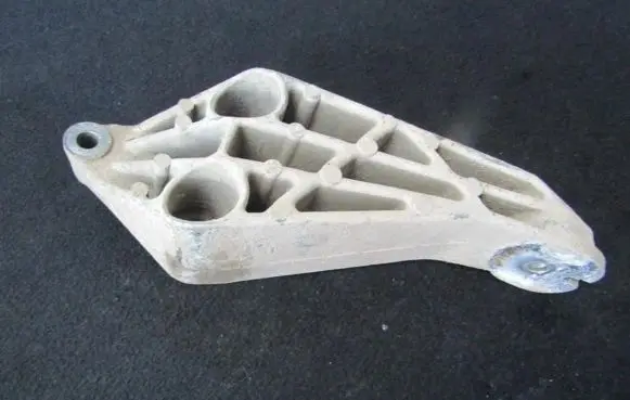 Opel Vectra B Engine mounting bracket 90498428 0047620
