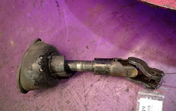 Renault Thalia I Steering column universal joint