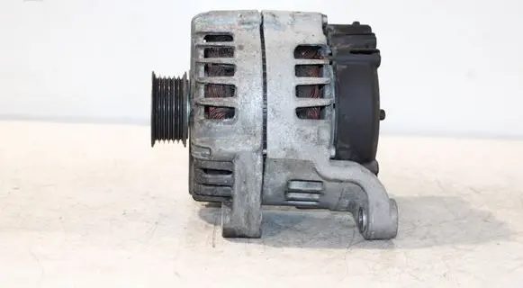 BMW 1 E81 E87 Generator/alternator 7802261