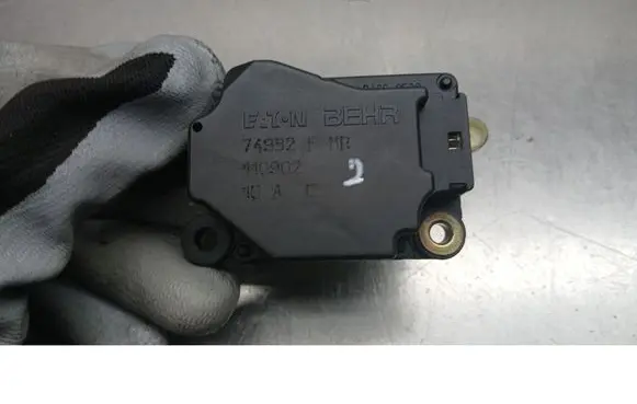 Volvo V70 Coolant heater control valve