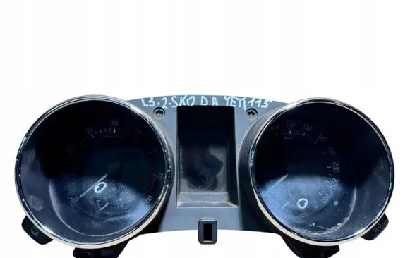 Skoda Yeti (5L) Speedometer (instrument cluster) 5L0920800N