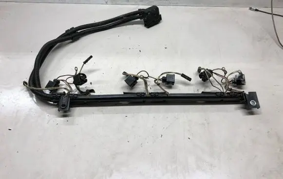 BMW X3 F25 Fuel injector wires 7589639