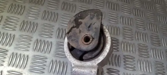 Volvo S40, V40 Engine mount bracket 3318030