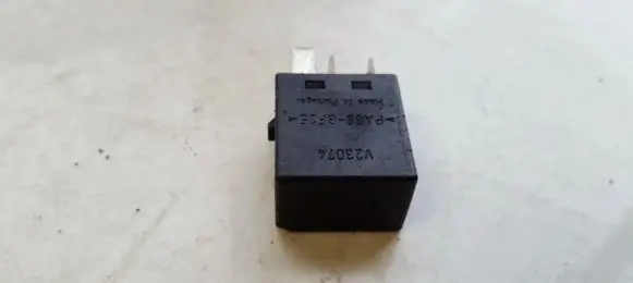 Mitsubishi Space Star Other relay MB953382