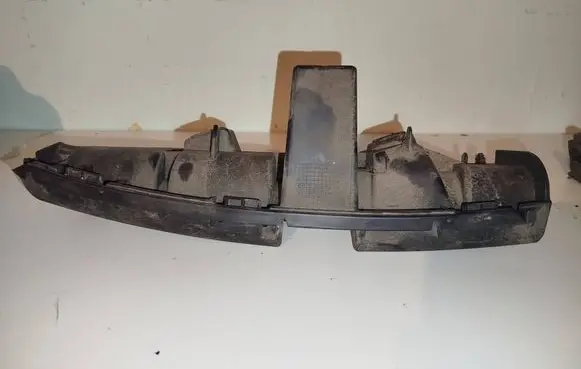 Rear bumper mounting bracket