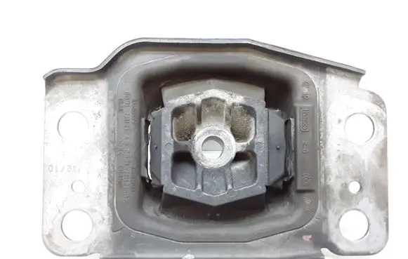 Volvo V70 Engine mount bracket 7G917M121BA 30680699 30680700