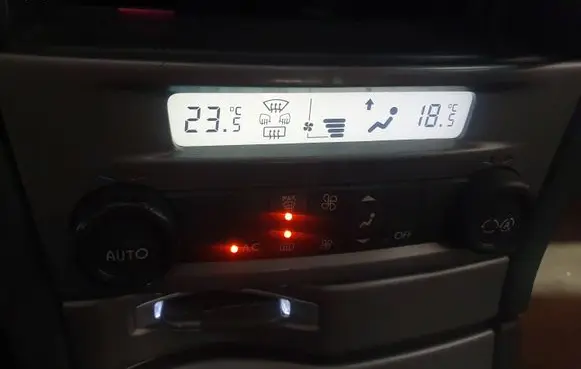 Renault Laguna II Climate control unit 8200181132 52485201 H0S15C18