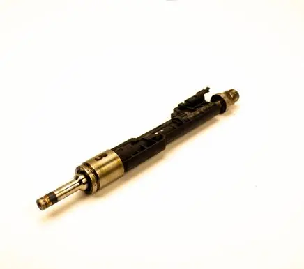 BMW 7 G11 G12 Fuel injector 8626147