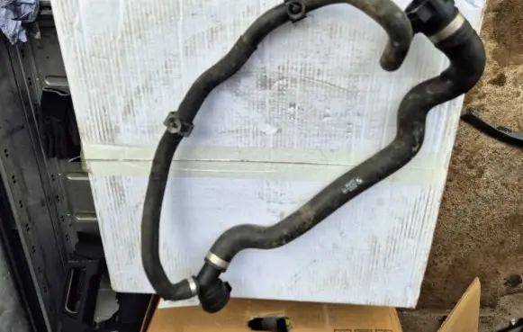BMW X1 F48 F49 Engine coolant pipe/hose 7645520
