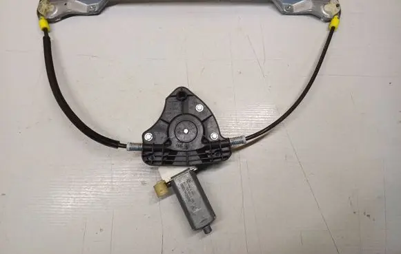 Renault Clio II Front door electric window regulator 0130822019 H9S08