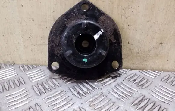 Nissan X-Trail T30 Front shock absorber mounting bracket 