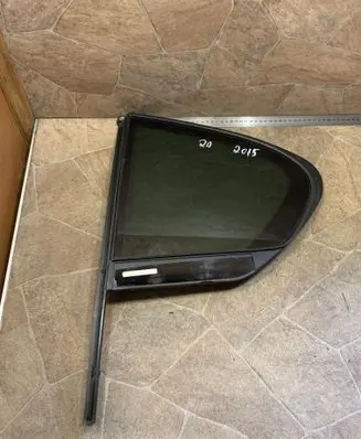 BMW 7 G11 G12 Rear side window 7384215