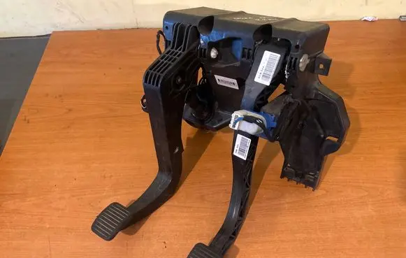 Peugeot Boxer Pedal assembly 25863700 D258