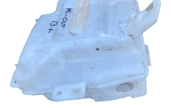 Mitsubishi Outlander Windshield washer fluid reservoir/tank