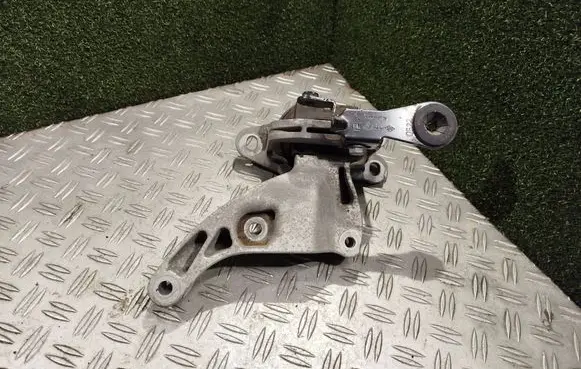 Renault Trafic III (X82) Engine mount bracket 112101360R 165385971R