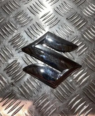 Suzuki Vitara (LY) Manufacturer badge logo/emblem PK20681