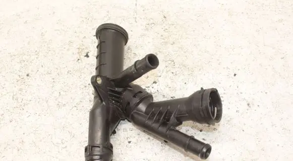 Engine coolant pipe/hose