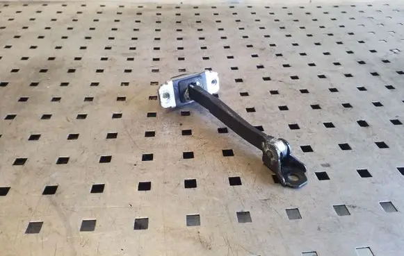 Chevrolet Captiva Front door check strap stopper
