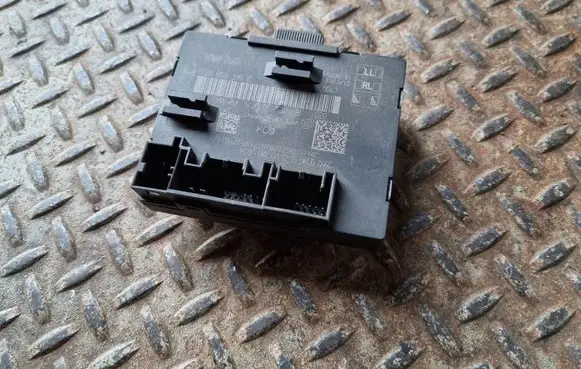 Skoda Superb B8 (3V) Door control unit/module 5Q0959395E