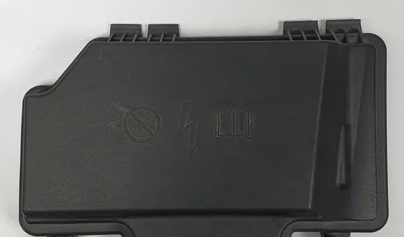Mercedes-Benz C W205 Fuse box cover A2055400082