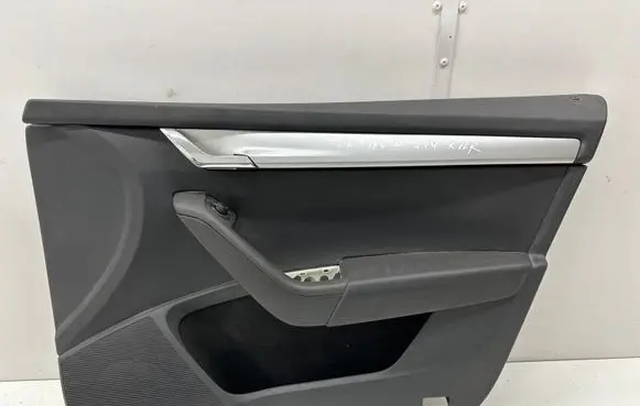 Skoda Octavia Mk3 (5E) Front door card panel trim