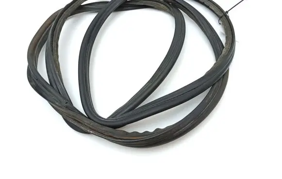 Mercedes-Benz S W140 Trunk rubber seal (body)