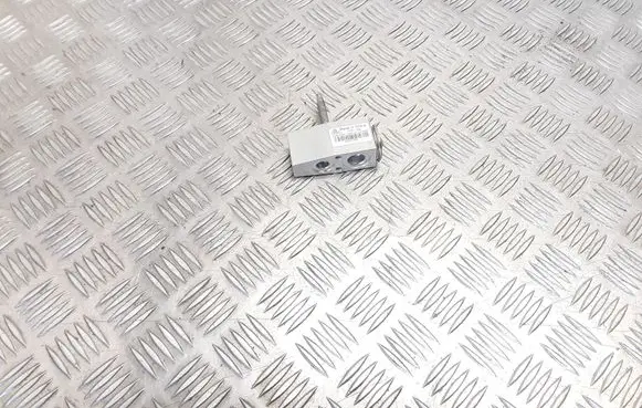 Opel Meriva B Air conditioning (A/C) expansion valve 52427385