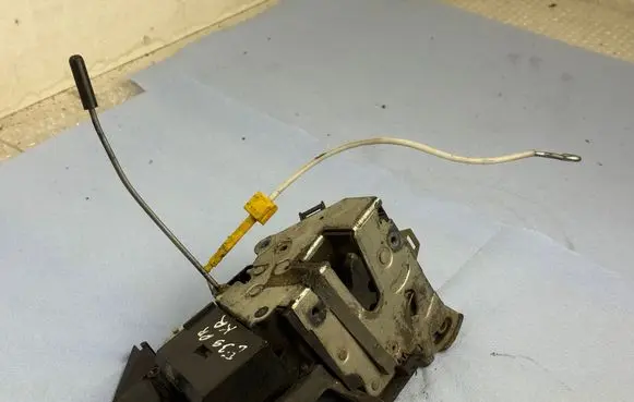 BMW 5 E39 Front door lock