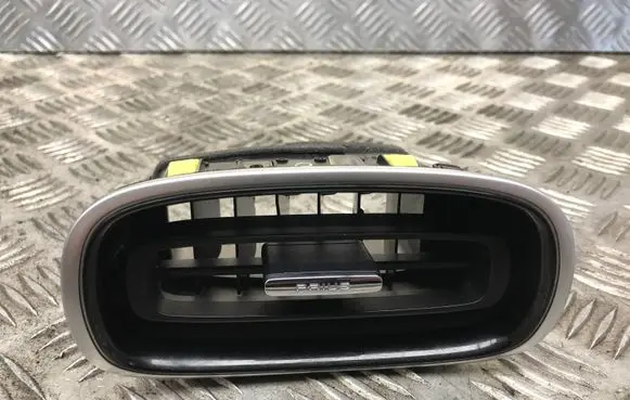 Toyota Prius (XW50) Dashboard side air vent grill/cover trim 5565047190