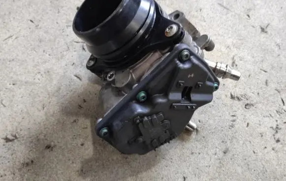 BMW X4M F98 Throttle body valve 8053336