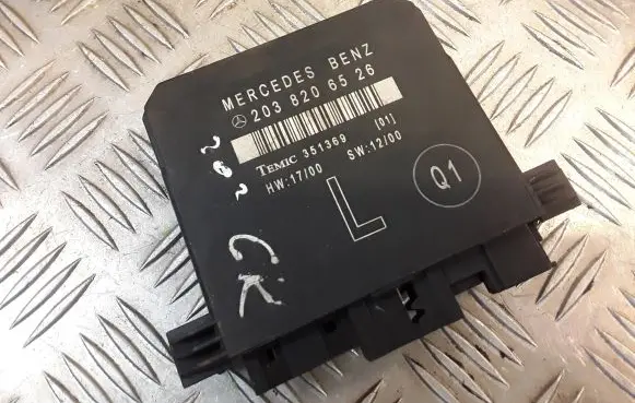 Mercedes-Benz C W203 Door control unit/module 2038206526 A2038206526
