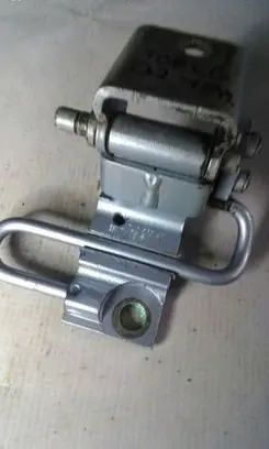Volkswagen Touareg I Rear door hinge set 7L0833411