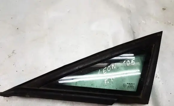 Seat Leon (1P) Front triangle window/glass 