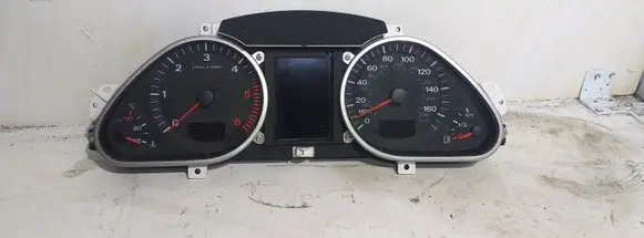 Audi A6 S6 C6 4F Speedometer (instrument cluster) 4F0920950L