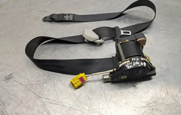 Volkswagen Caddy Front seatbelt 2K0857805B 33042463